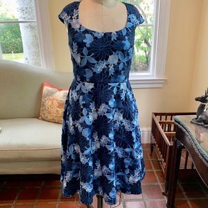 Badgley Mischka shift. Accessorize w/ or w/out belt.